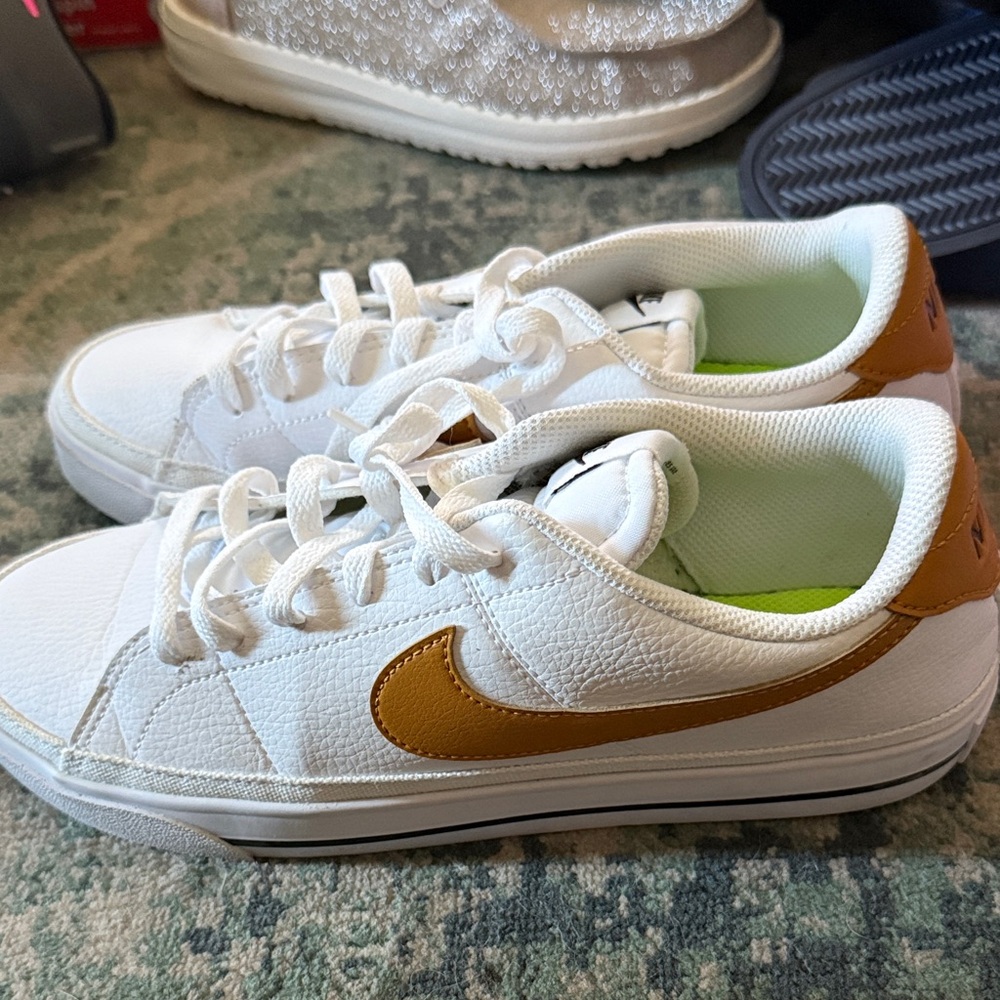 Nike Kids White and Gold Sneakers